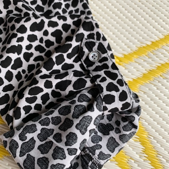 Vince Camuto Animal Print Apparel Sheer Blouses‎ - Picture 13 of 13